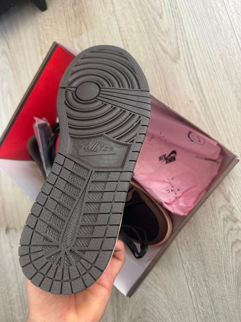 Nike Travis Scott Jordan 1 Low Reverse Mocha, Bruin, Nieuw, Ophalen of Verzenden, Sneakers of Gympen