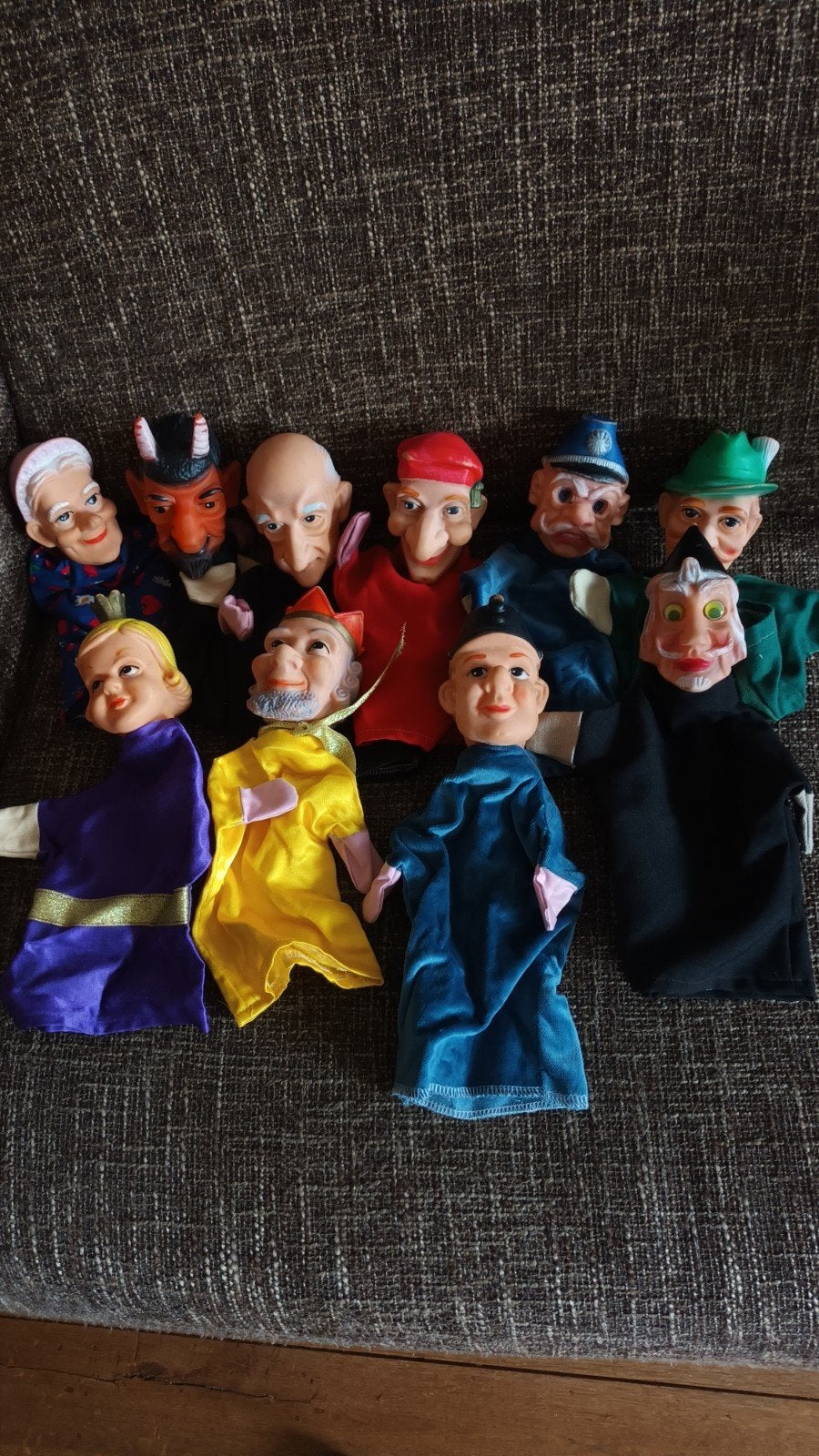Poppenkastpoppen, Ophalen