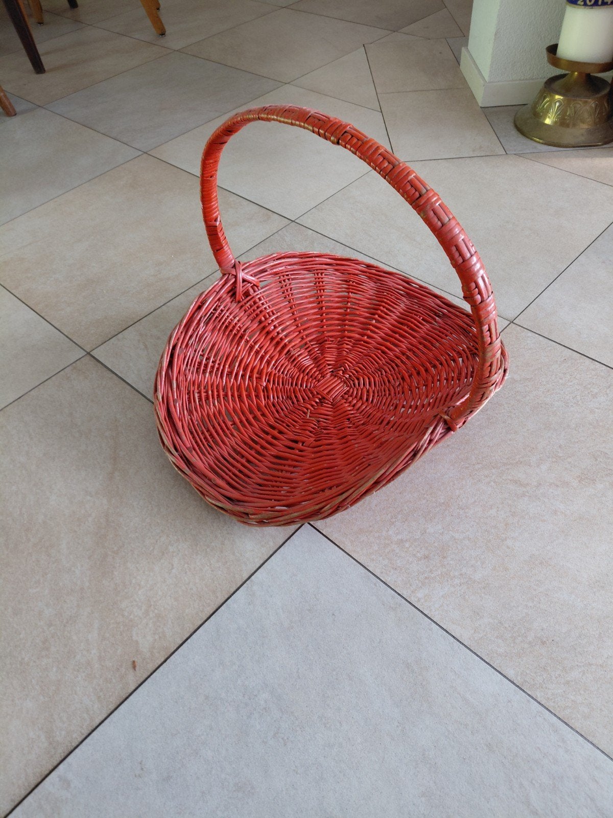 vintage Rieten mand rood/oranje met handvat, Gebruikt, Mand, Gevlochten, Ophalen of Verzenden