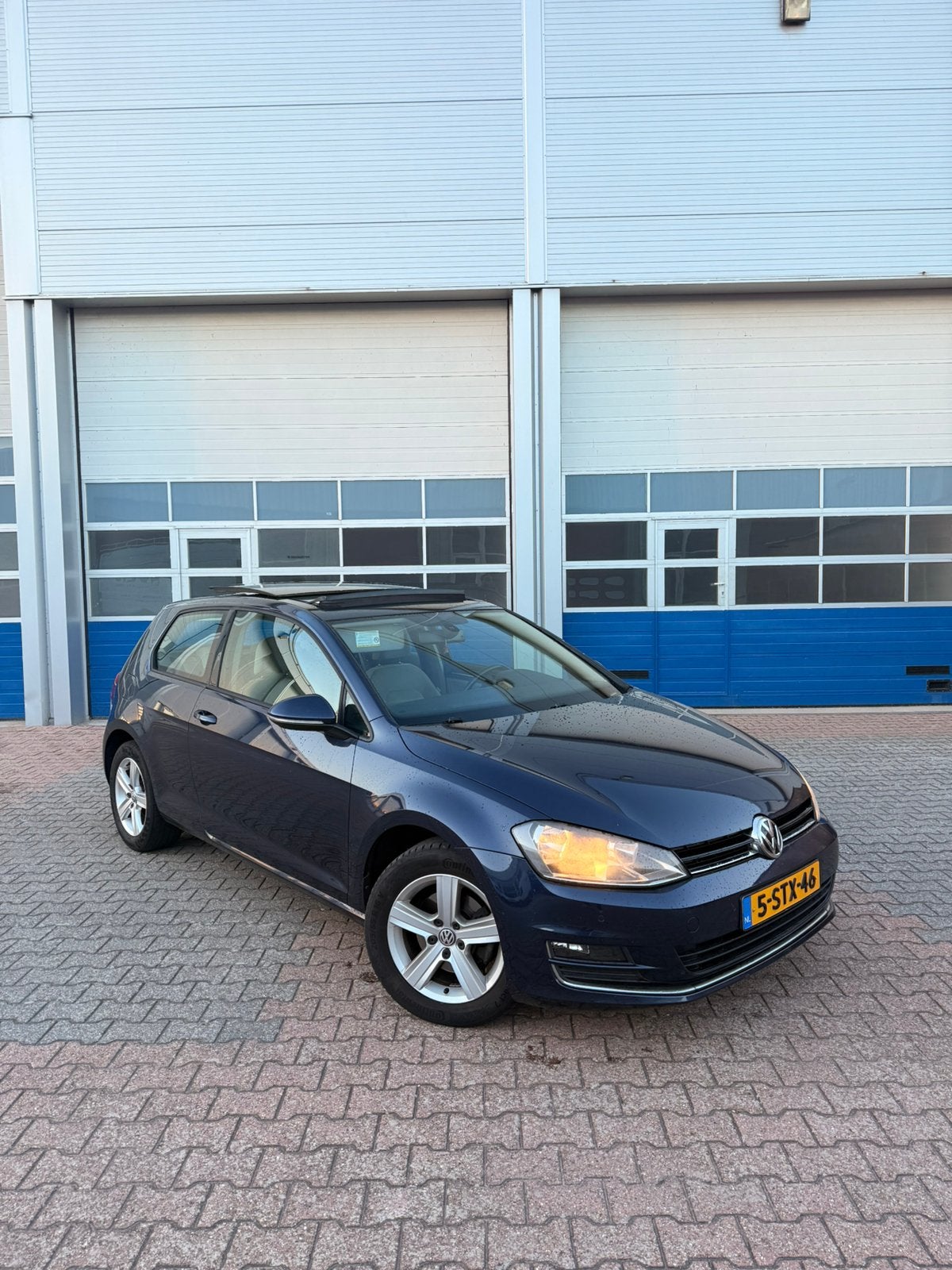 Volkswagen Golf 1.4 TSI automaat DEALER ONDERHOUDEN, Auto's, 4 cilinders, Blauw, 620 kg, Origineel Nederlands