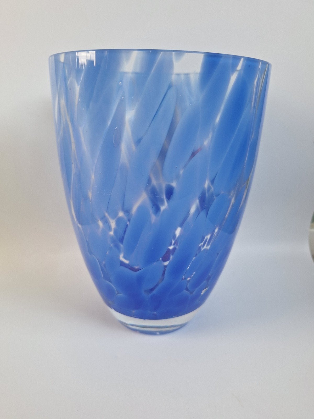 Mooie blauwe glazen vaas met panter print
20,5 x 15 cm, Ophalen of Verzenden