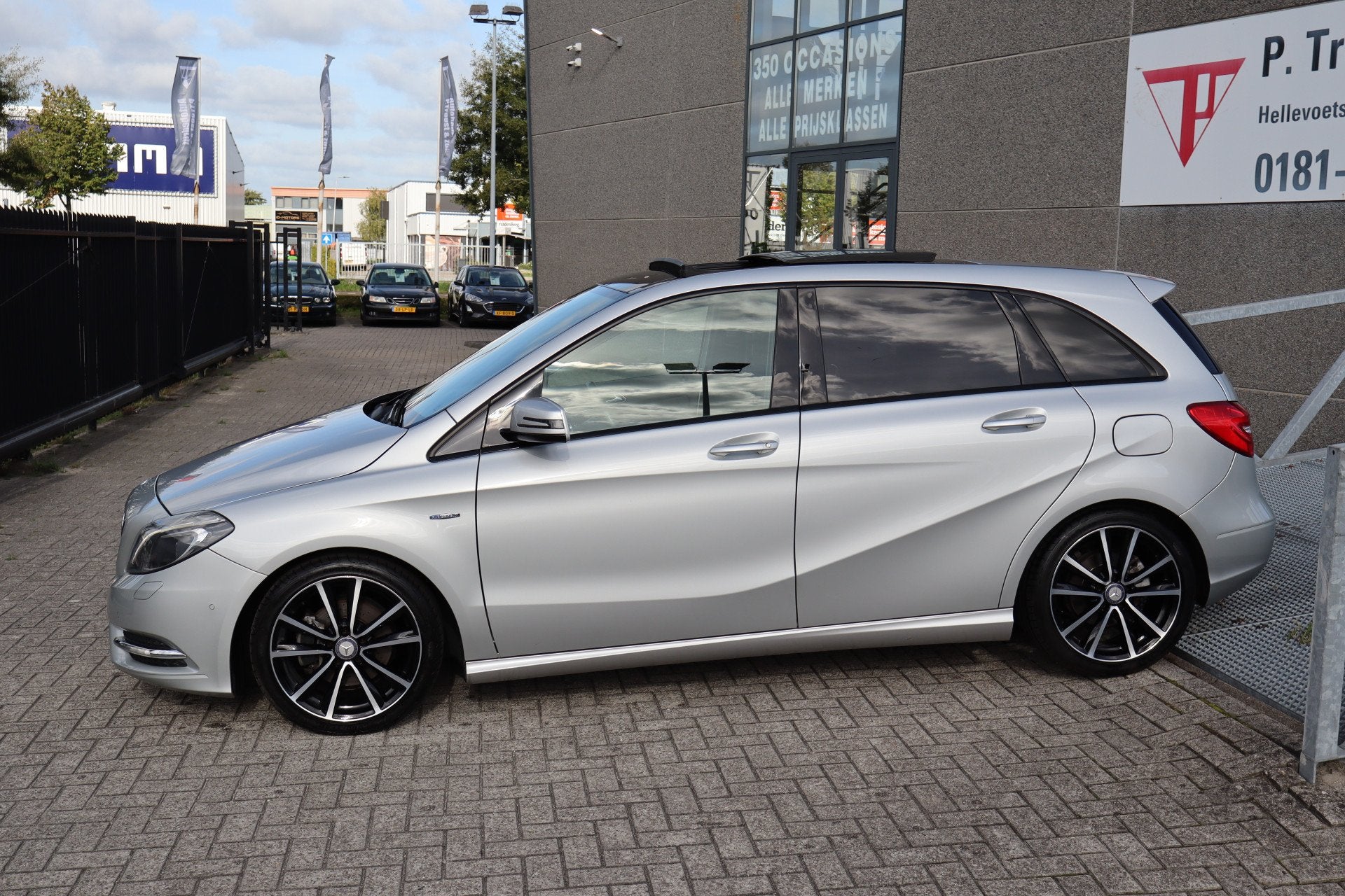 Mercedes-Benz B-Klasse 180 Nederlandse auto/Panoramadak/Stoe, Auto's, Voorwielaandrijving, Gebruikt, 4 cilinders, Leder en Stof