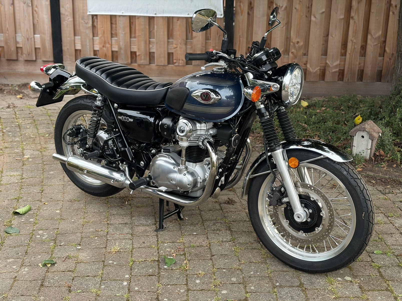Zeer nette Kawasaki w800 van 2023 weinig km, Motoren, 2 cilinders, Particulier, Meer dan 35 kW, Naked bike