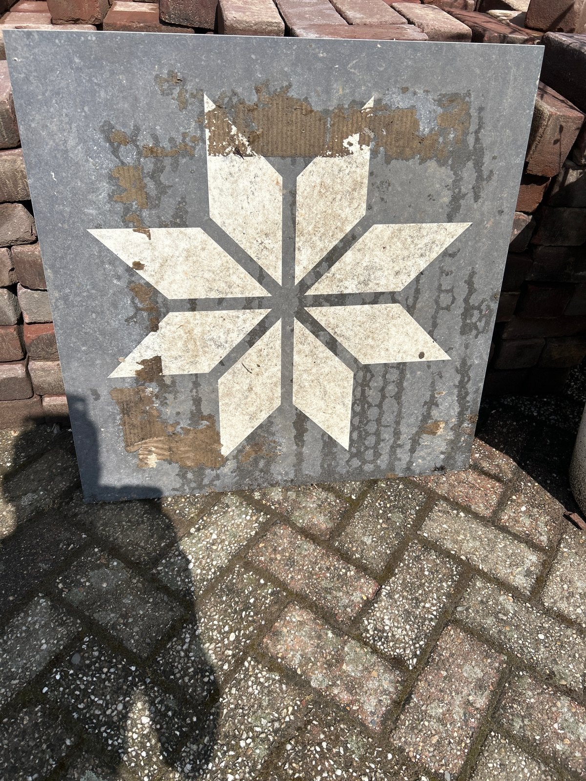 Tegels 60x60x3 cm - 1 met bloem, rest effen, Doe-het-zelf en Verbouw, Tegels, Ophalen, Gebruikt, Minder dan 5 m², Vloertegels