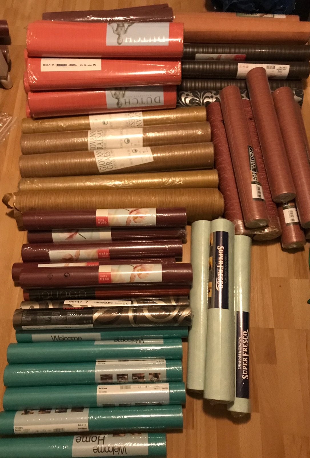 Behang veel nieuw, verschillende kleuren ongeveer 75 rollen, Huis en Inrichting, Stoffering | Behang, Overige patronen, Zilver