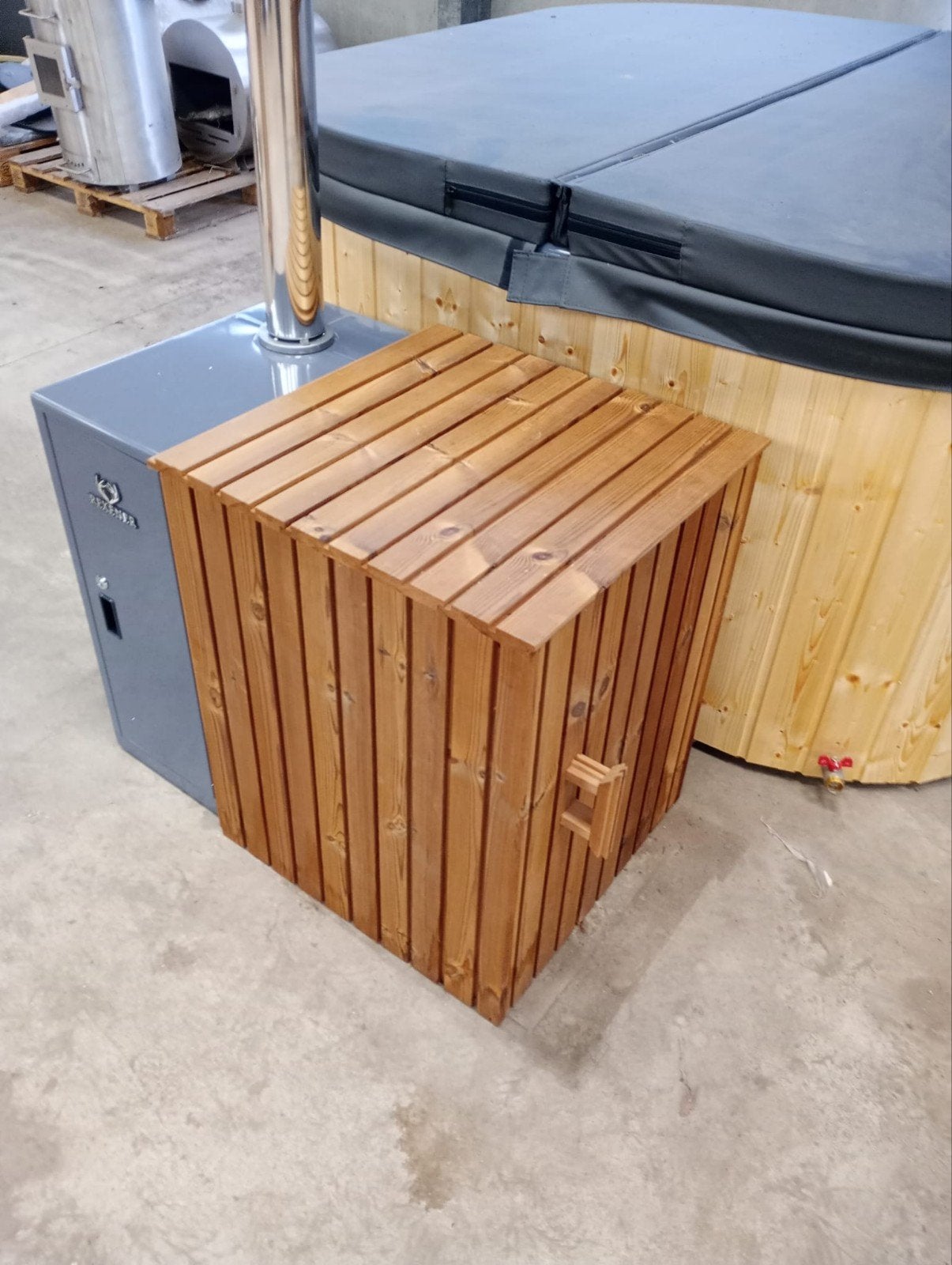 Hot tub met Rexener biodiesel kachel, isolatiedeksel en trap, Ophalen, Trap, Nieuw, Wellnessandgarden