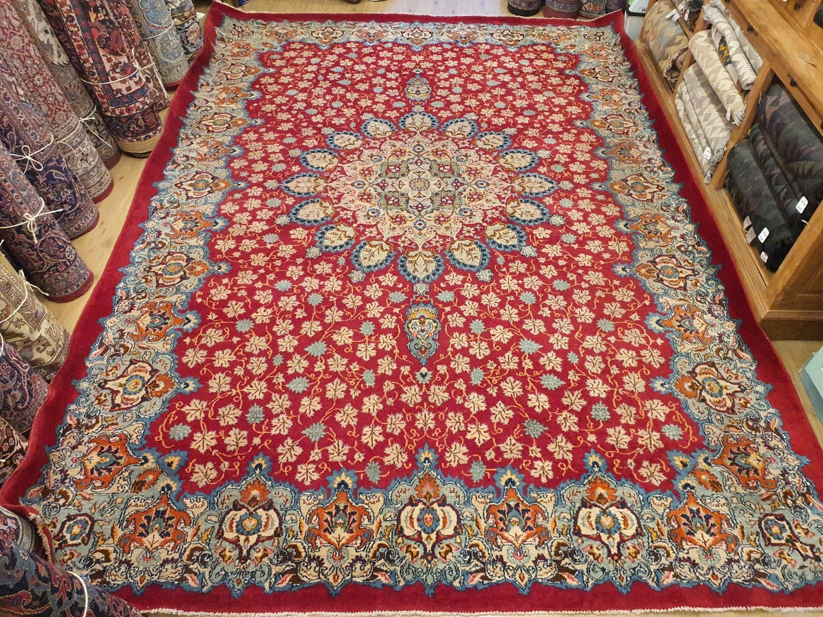 Vintage handgeknoopt perzisch tapijt kashan 376x268, Info@SlatsAntiek.nl, Tweedehands, Perzisch, 200 cm of meer
