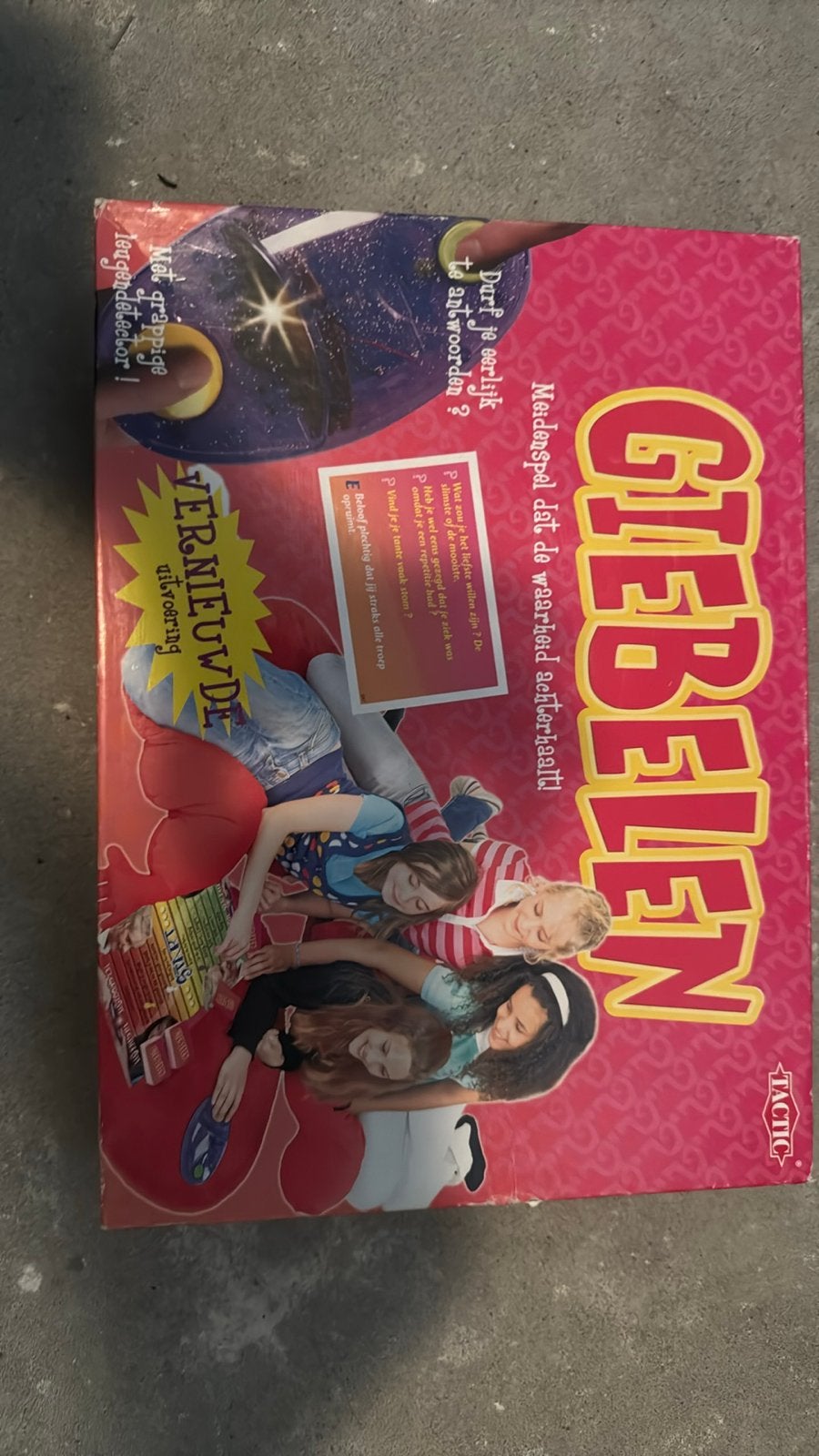 Giebelen - Het grappige leugendetector spel, Drie of vier spelers, Ophalen of Verzenden, Zo goed als nieuw