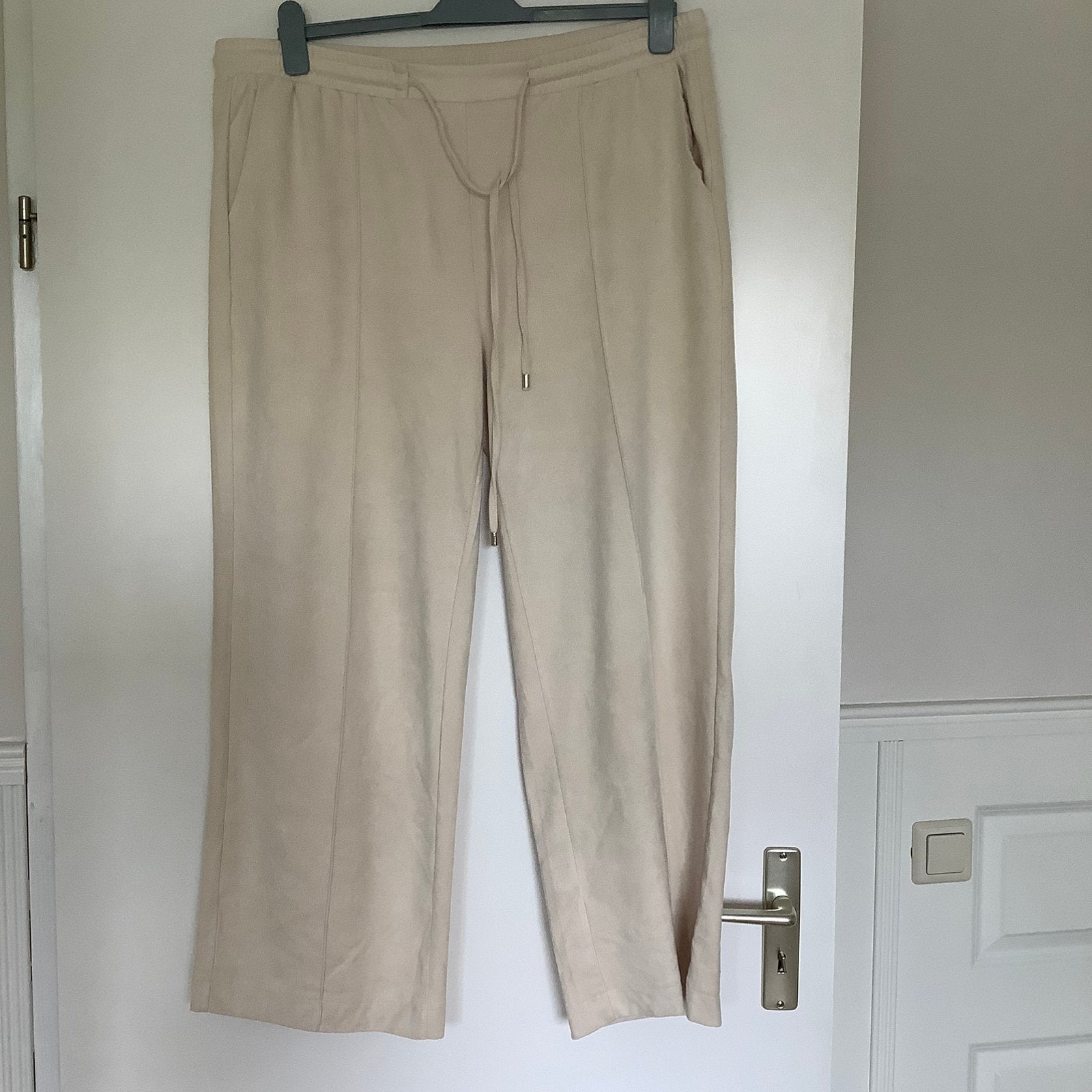 Mooie ecru broek maat 48, Ophalen of Verzenden, Zo goed als nieuw, Overige kleuren, Broek of Spijkerbroek