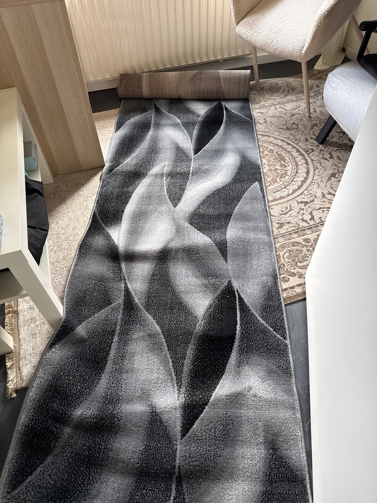 Nieuw vloerkleed, 260 meter lengte, modern design, Ophalen of Verzenden, Nieuw, Grijs, 200 cm of meer