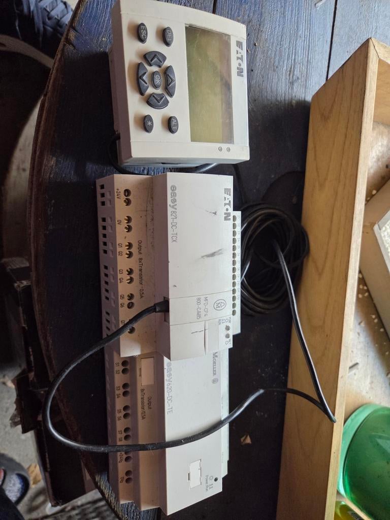 Eaton easy 821-DC-TCX PLC met display en uitbreiding, Ophalen, Gebruikt
