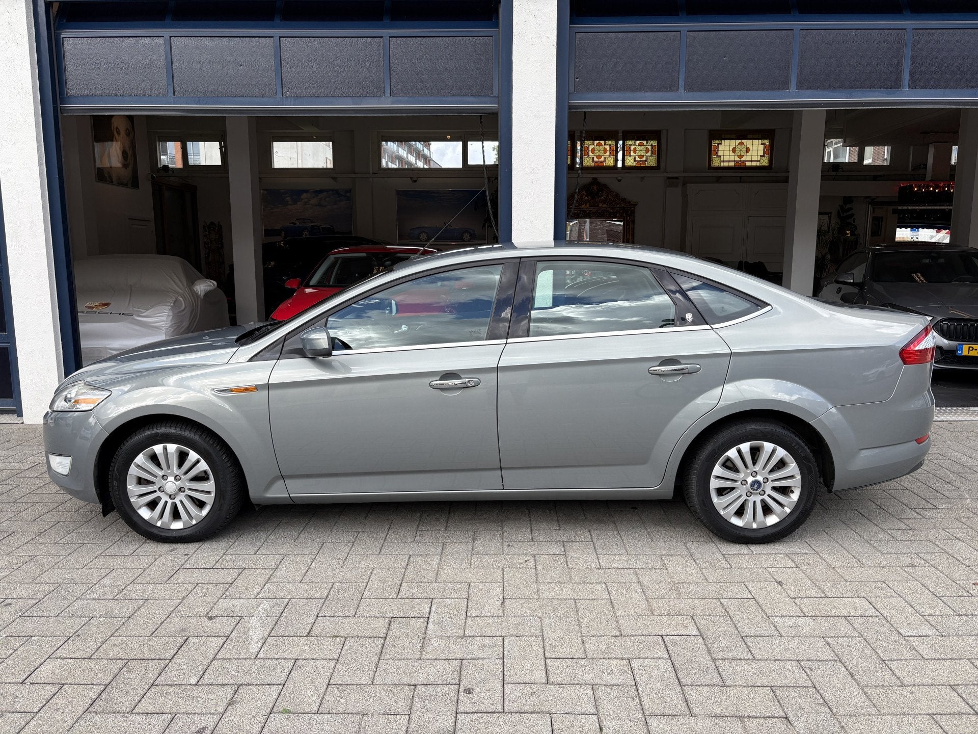 Ford Mondeo 2.3-16V Ghia 1 EIGENAAR/AUT/NIEUWSTAAT/DEALER ON, Auto's, 1441 kg, 730 kg, Gebruikt, 4 cilinders