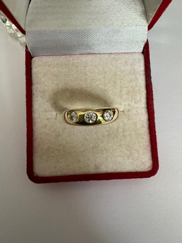 14 KRT.GEEL GOUDEN RING MET 3 DIAMANTEN VAN TOTAAL 0,33 CT, Geel, Nieuw, Ophalen of Verzenden, 17 tot 18
