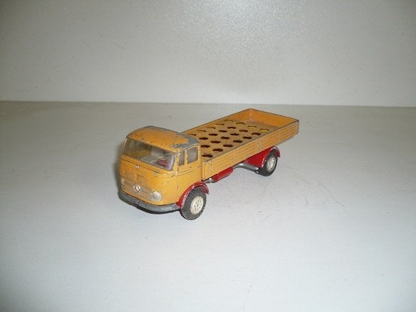 Tekno Denmark Mercedes LP 322 truck Geel, Ophalen of Verzenden, Gebruikt, Bus of Vrachtwagen, Tekno