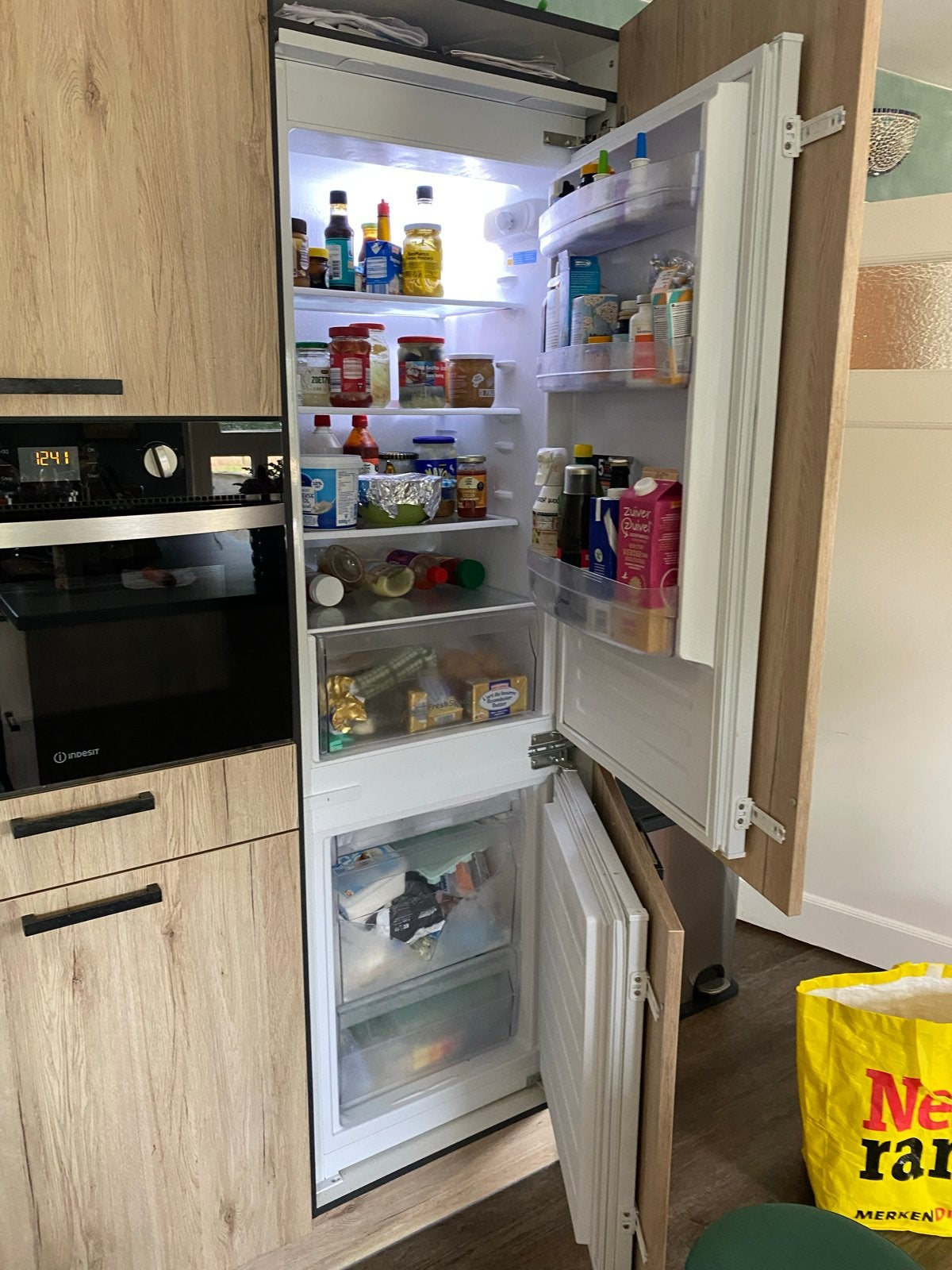 Indesit inbouw koelkast met vriesvak onder, Witgoed en Apparatuur, 150 tot 200 liter, Gebruikt, Ophalen of Verzenden, 140 tot 160 cm