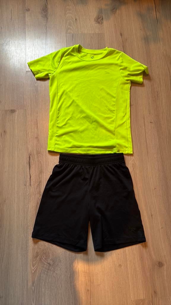 Sport pakje/ gymkleding 140, Ophalen of Verzenden, Zo goed als nieuw, Jongen, Sport- of Zwemkleding