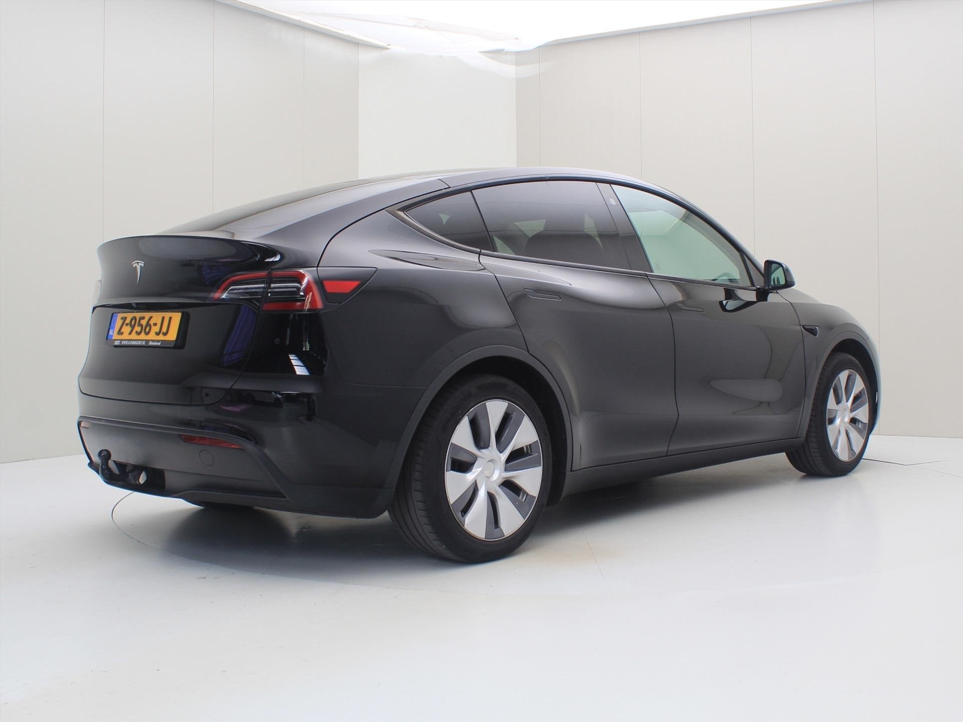 Foto 2 van Tesla Model Y Standard RWD Plus 351pk 93,4% SoH [ TREKHAAK+R