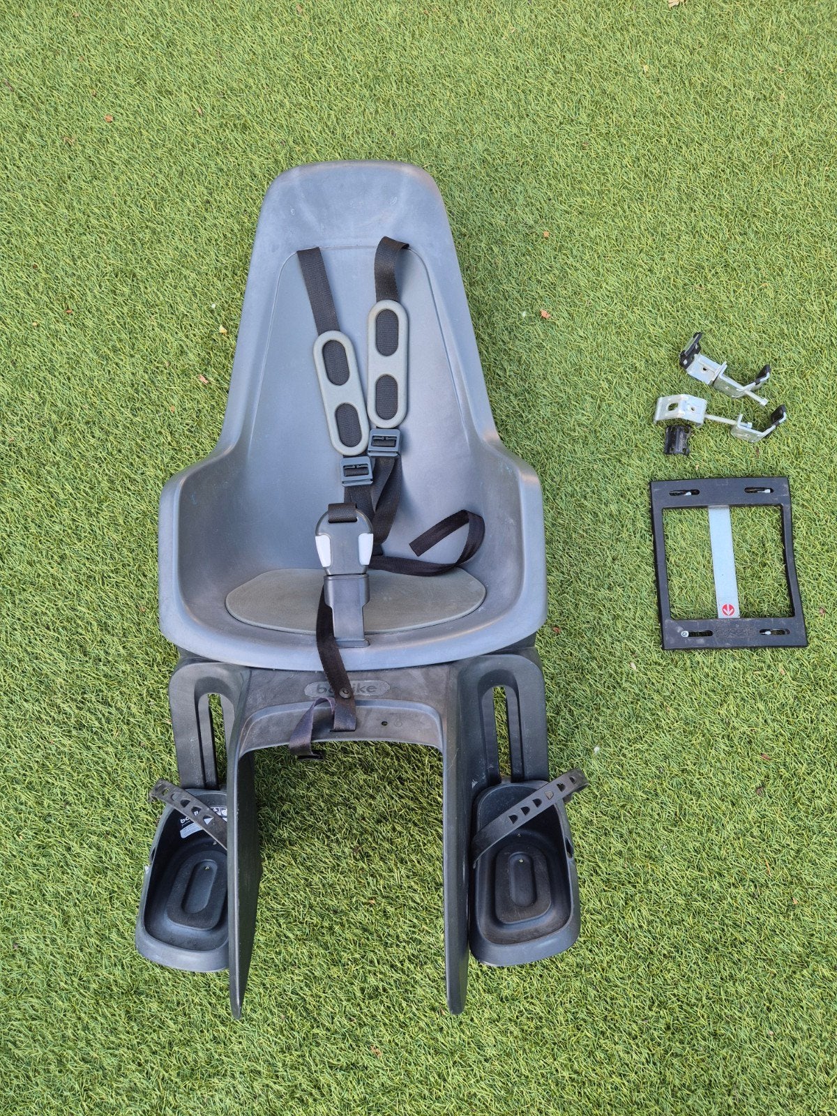 Complete Bobike achterzitje set, zgan, Fietsen en Brommers, Achterzitje, Voetsteuntjes, Zo goed als nieuw, Bobike, fietszitje voor achterop.