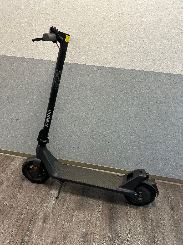 Xiaomi 4 Lite Gen 2 E-step - Zo goed als nieuw, Fietsen en Brommers, Steps, Ophalen, Zo goed als nieuw, Elektrische step (E-scooter)