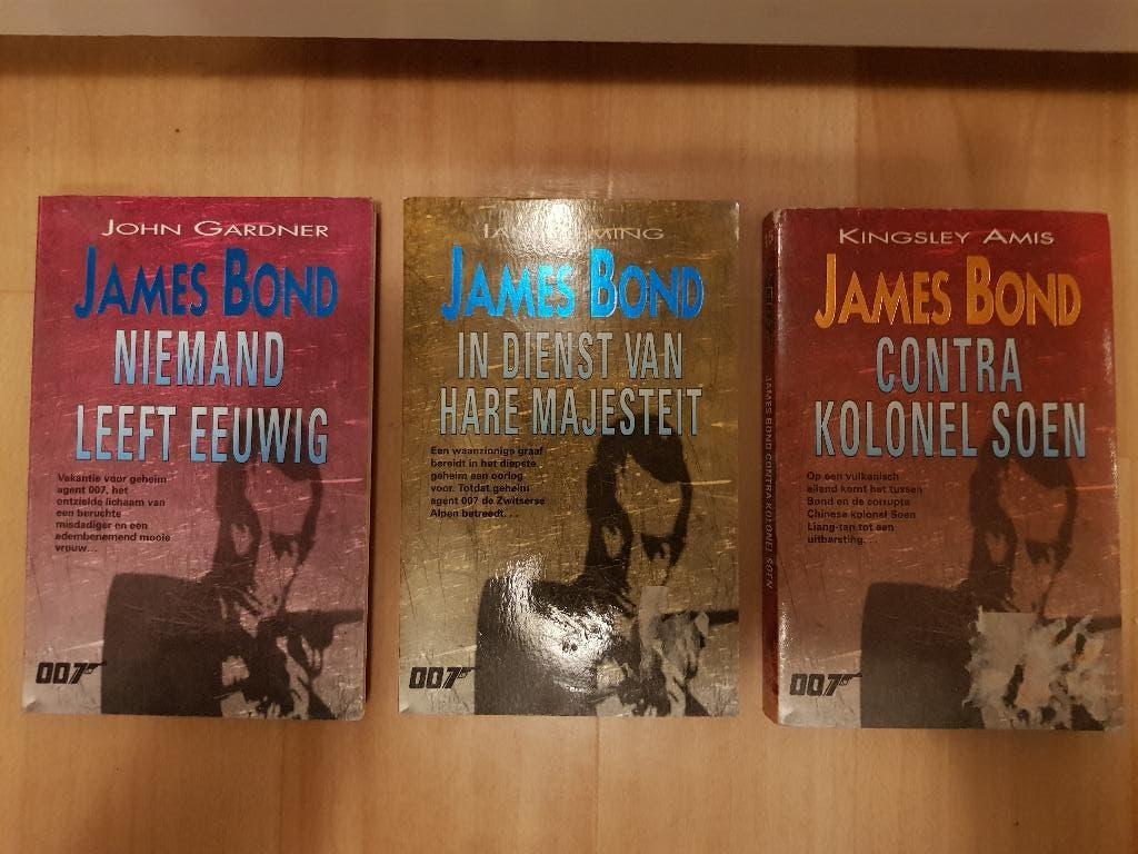 James Bond - 007 - 3x pocketboek, Ophalen of Verzenden, Zo goed als nieuw, Film- of Tv-bewerking
