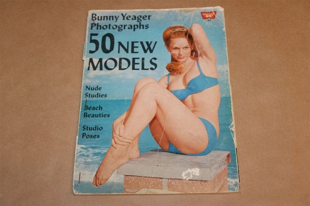 Bunny Yeager 50 New Models 1967 — Pin-Up Fotografie, Boeken, Ophalen of Verzenden, Gelezen, Fotografen