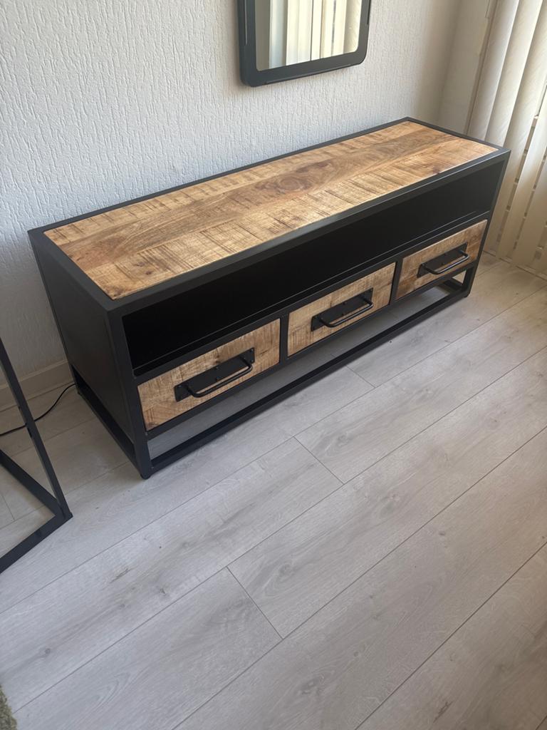 Industriële TV-meubel/dressoir mangohout en metaal 40x130cm, 100 tot 150 cm, Ophalen of Verzenden, Zo goed als nieuw, Minder dan 100 cm