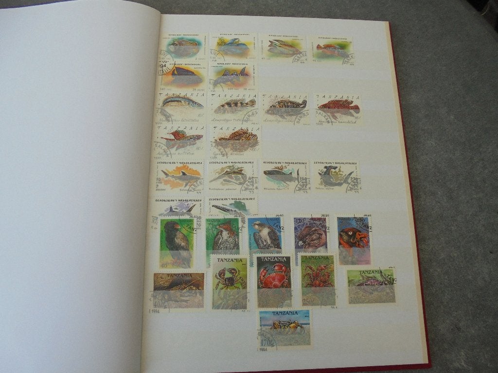 Tanzania / Diversen.  Leuke FAUNA en SPORT .   leuk, Postzegels en Munten, Postzegels | Volle albums en Verzamelingen, Ophalen of Verzenden