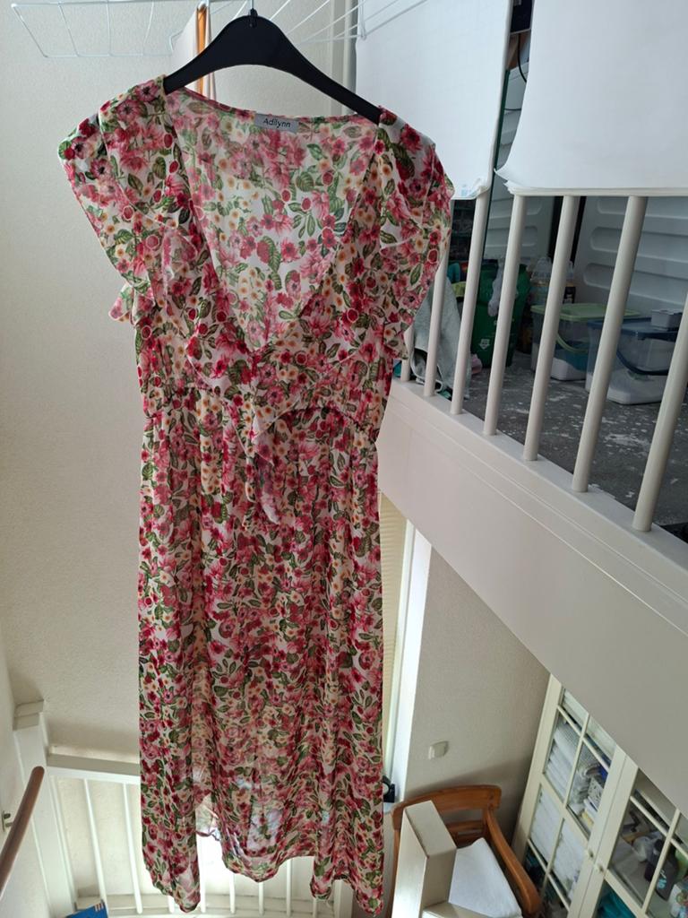 Mooie zomerjurk van Adilynn - Universele maat, Maat 38/40 (M), Overige kleuren, Ophalen of Verzenden, Zo goed als nieuw