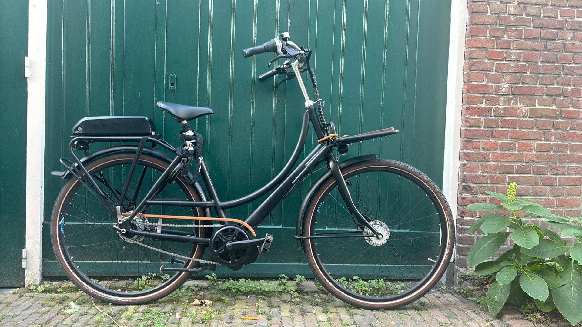 Azor Bike elektrische fiets met voordrager, Fietsen en Brommers, Overige merken, Gebruikt, Ophalen of Verzenden, 50 km per accu of meer