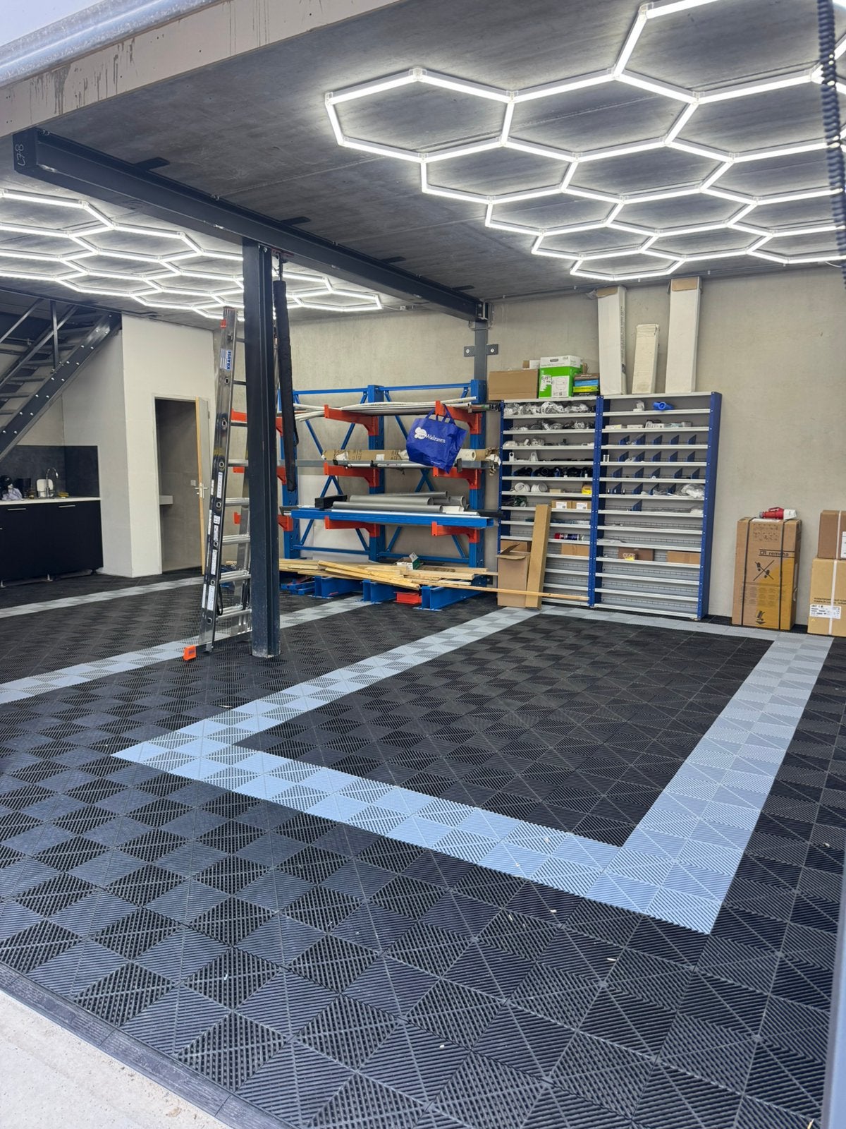 Garagetegels te koop voor €10,- inc btw per m2, Ophalen of Verzenden, Zo goed als nieuw, Veranda