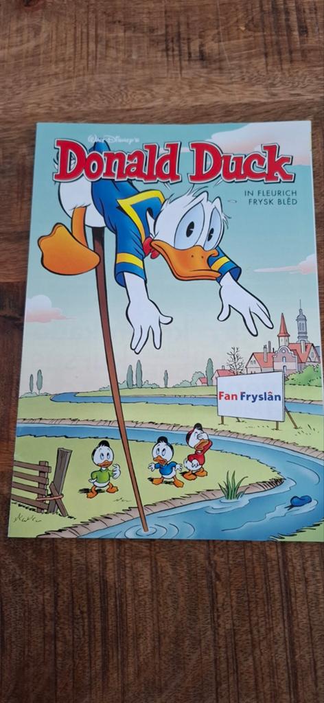 Donald Duck in Fleurich Frysk Bled - Fan Fryslân, Eén stripboek, Ophalen of Verzenden, Zo goed als nieuw, Walt Disney