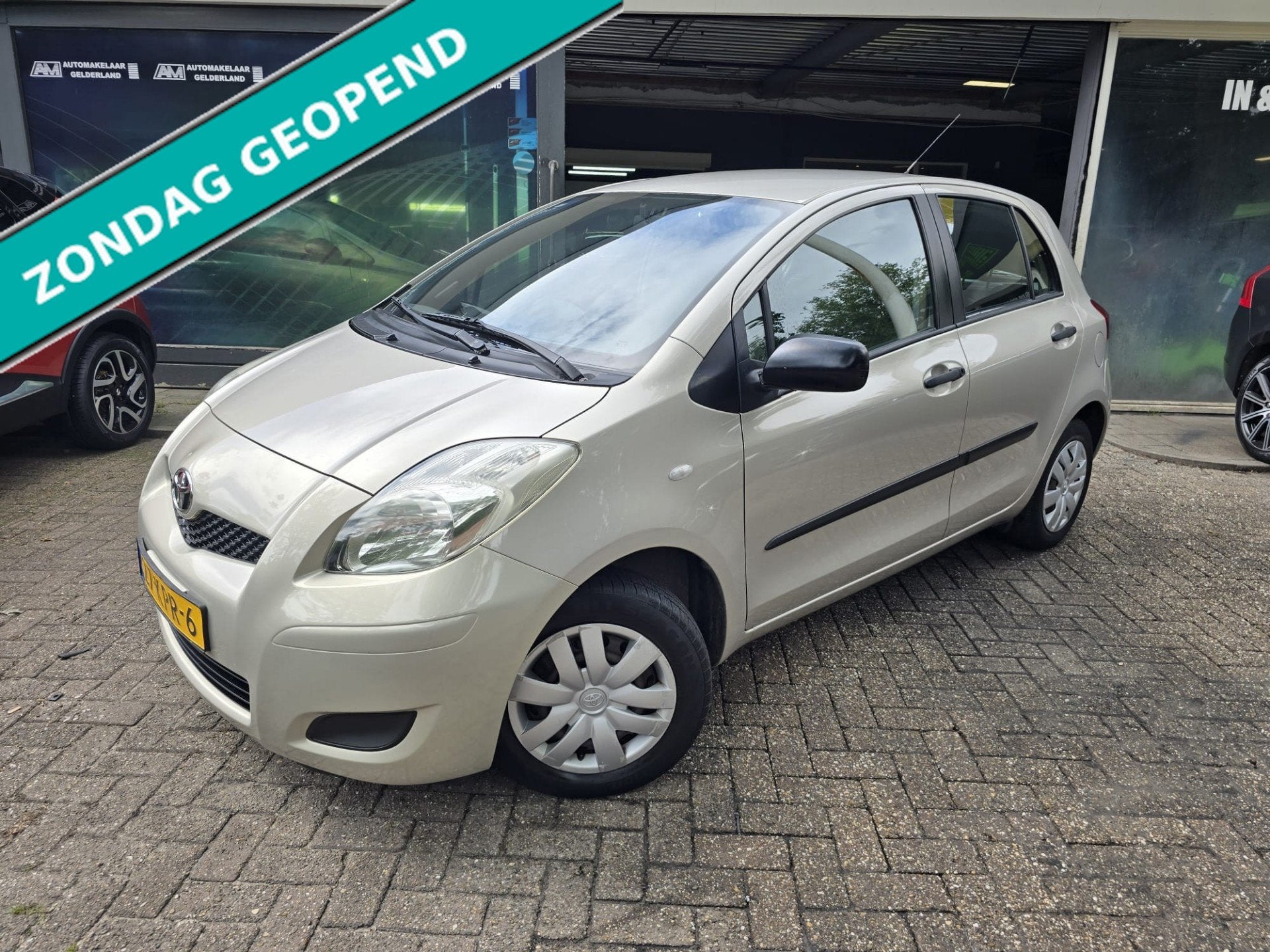 Toyota Yaris 1.0 VVTi Acces | 2E EIGENAAR |3/6 OF 12MND GARA, Auto's, Toyota, Voorwielaandrijving, Stof, 750 kg, Beige