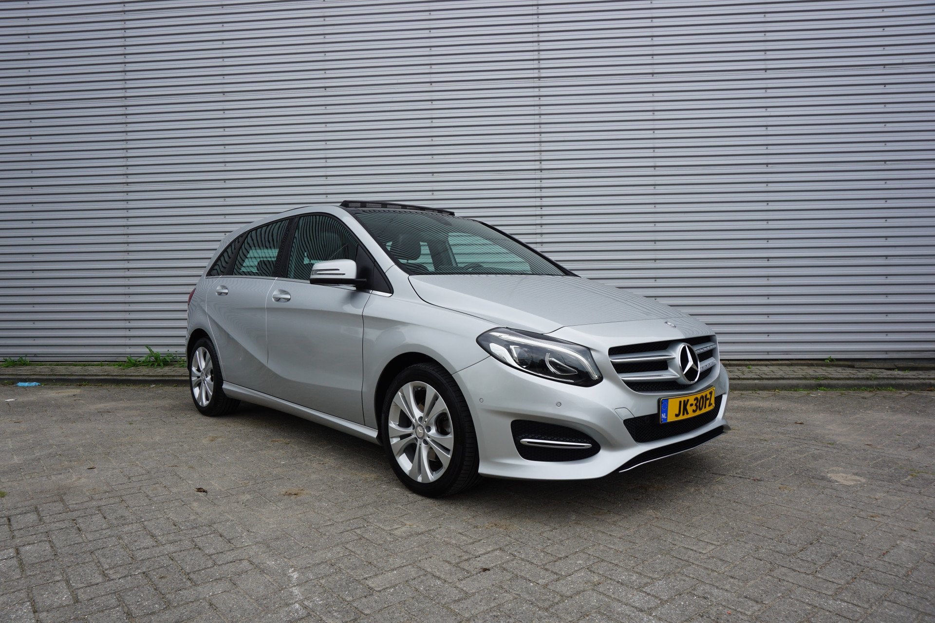 Mercedes-Benz B-Klasse 180 Prestige AUTOMAAT - Climate / Nav, Auto's, 1325 kg, Gebruikt, Euro 6, 4 cilinders
