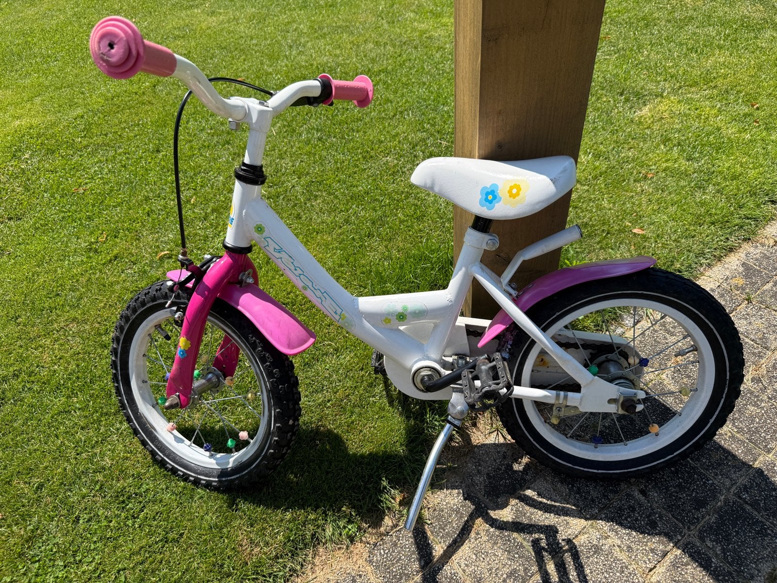 Kinderfiets 14 inch - Wit/Roze met zijwieltjes, Fietsen en Brommers, Ophalen, Terugtraprem, Zijwieltjes, Gebruikt