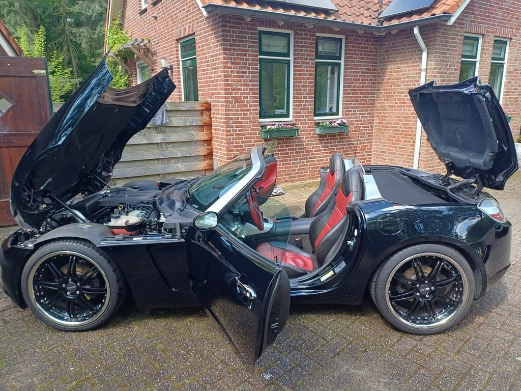 Opel GT 2.0 Turbo 2009 Zwart 56675km! En 315 pk op kenteken., Auto's, 1998 cc, Achterwielaandrijving, 4 cilinders, Cabriolet