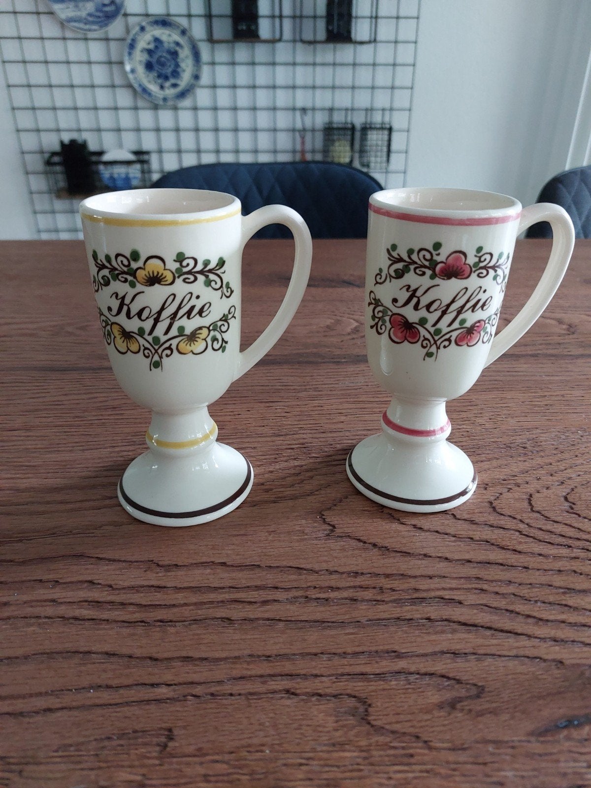 Vintage koffiebekers op voet  - Zenith, Ophalen of Verzenden
