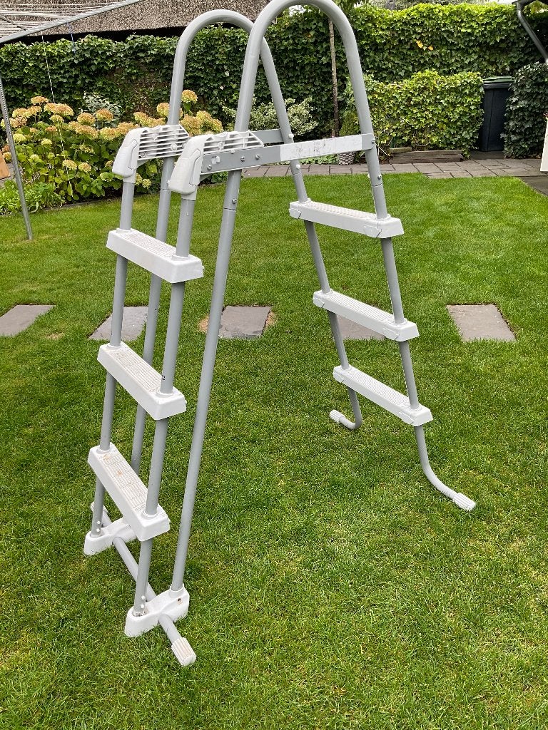 Intex zwembadtrap, Ophalen, Gebruikt, Ladder