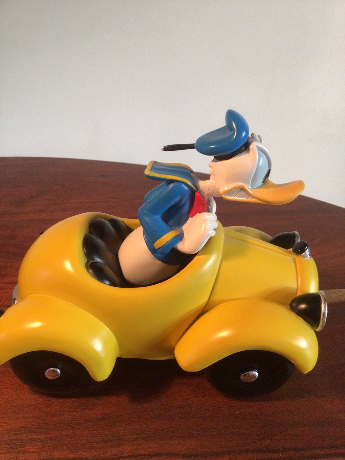 Donald Duck,gele cabrio., Ophalen of Verzenden, Donald Duck, Zo goed als nieuw, Beeldje of Figuurtje