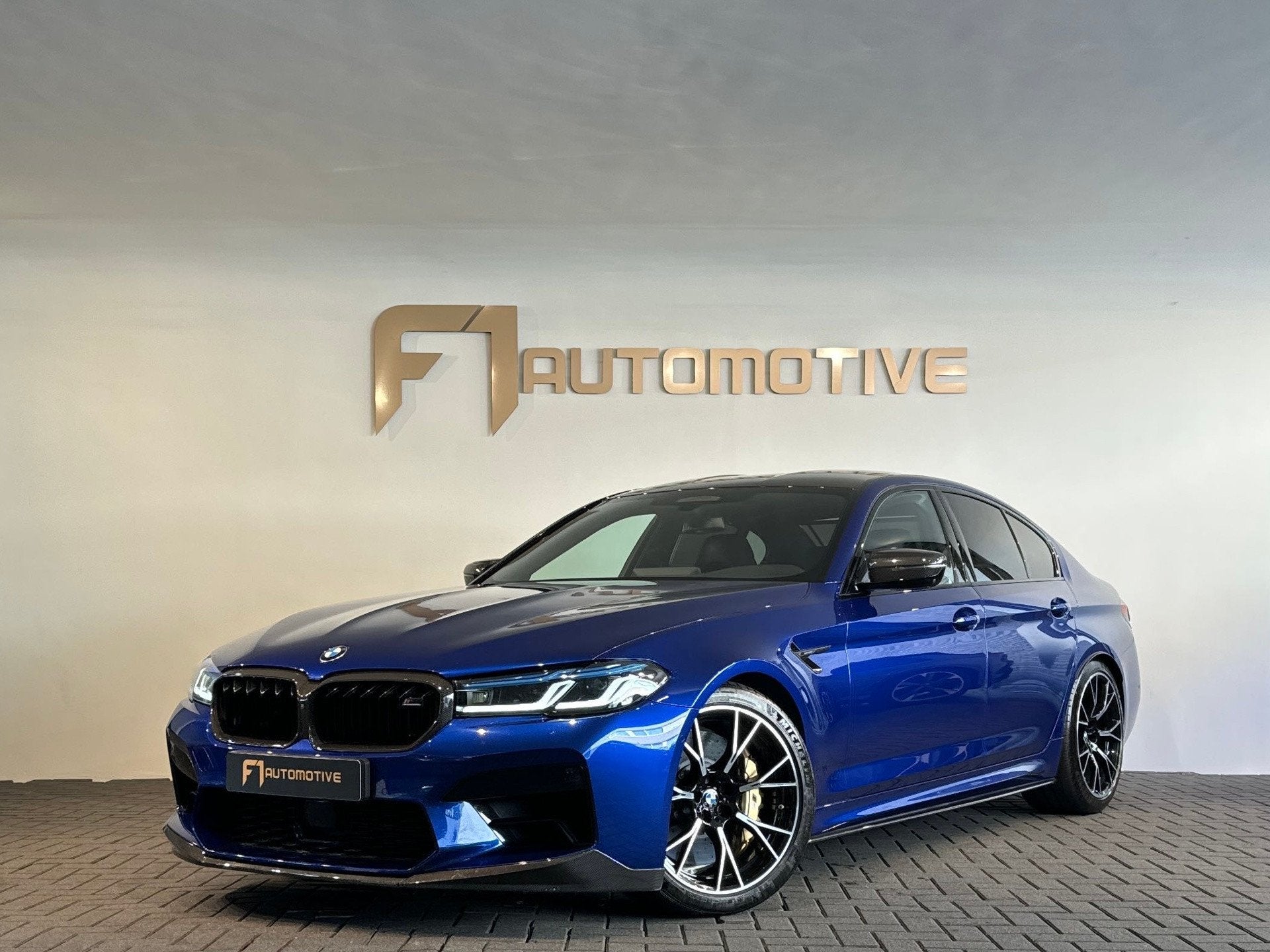 BMW 5-serie M5 Competition Akra|Carbon|Ceramic|Softclose|B&W, Automaat, Gebruikt, 2000 kg, 120 €/maand