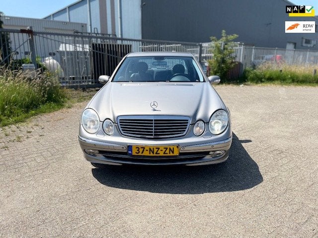 Mercedes-Benz E-klasse 200 K. Avantgarde AUTOMAAT !, Automaat, Achterwielaandrijving, Gebruikt, 4 cilinders