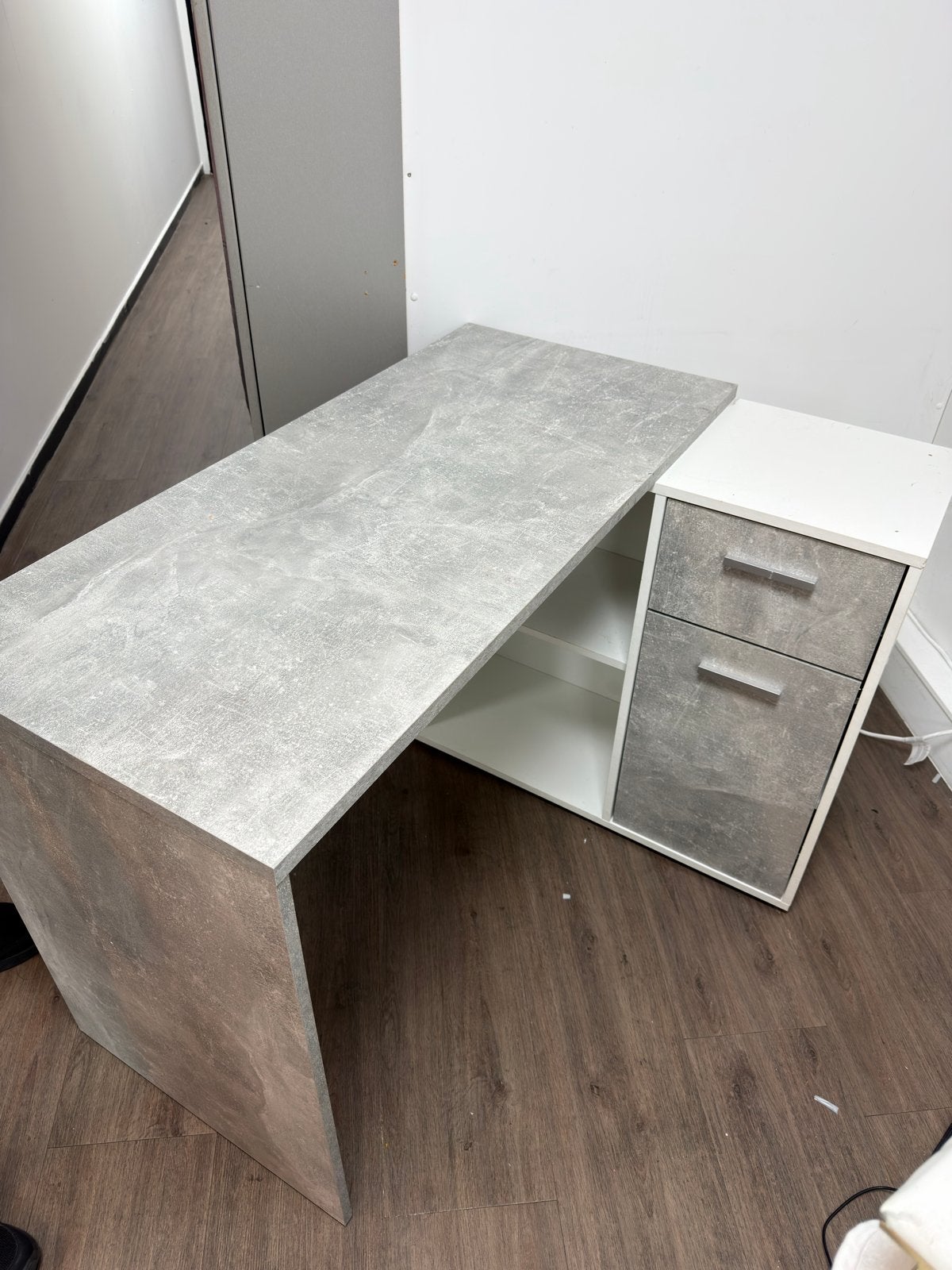 Modern bureau met lades en opbergruimte, Ophalen, Gebruikt, Met lades, Spaanplaat of MDF