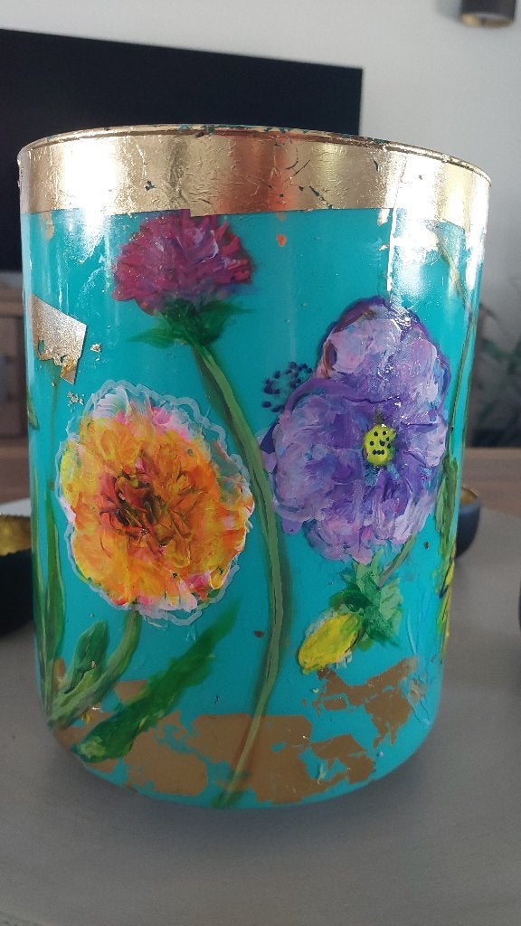 Handgeschilderde vaas met bloemen en kolibrie, Meerkleurig, Ophalen of Verzenden, Met patroon/structuur, Glas