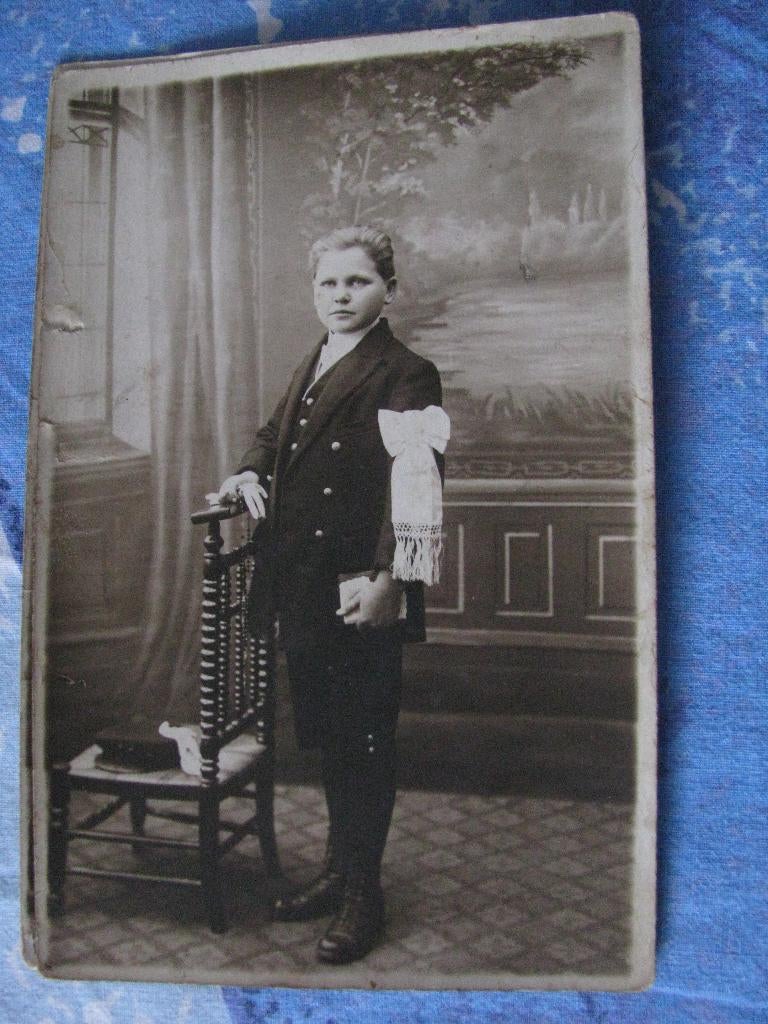 Vintage Plechtige communie portret foto jongen 1, Verzenden, Foto, Zo goed als nieuw, Voor 1940