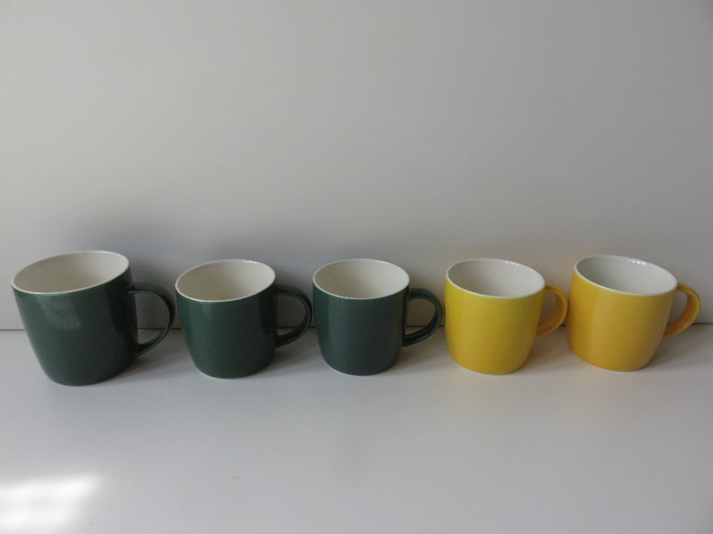 5 effen groene en gele mokken bekers, Keramiek, Ophalen of Verzenden, Zo goed als nieuw, Overige stijlen