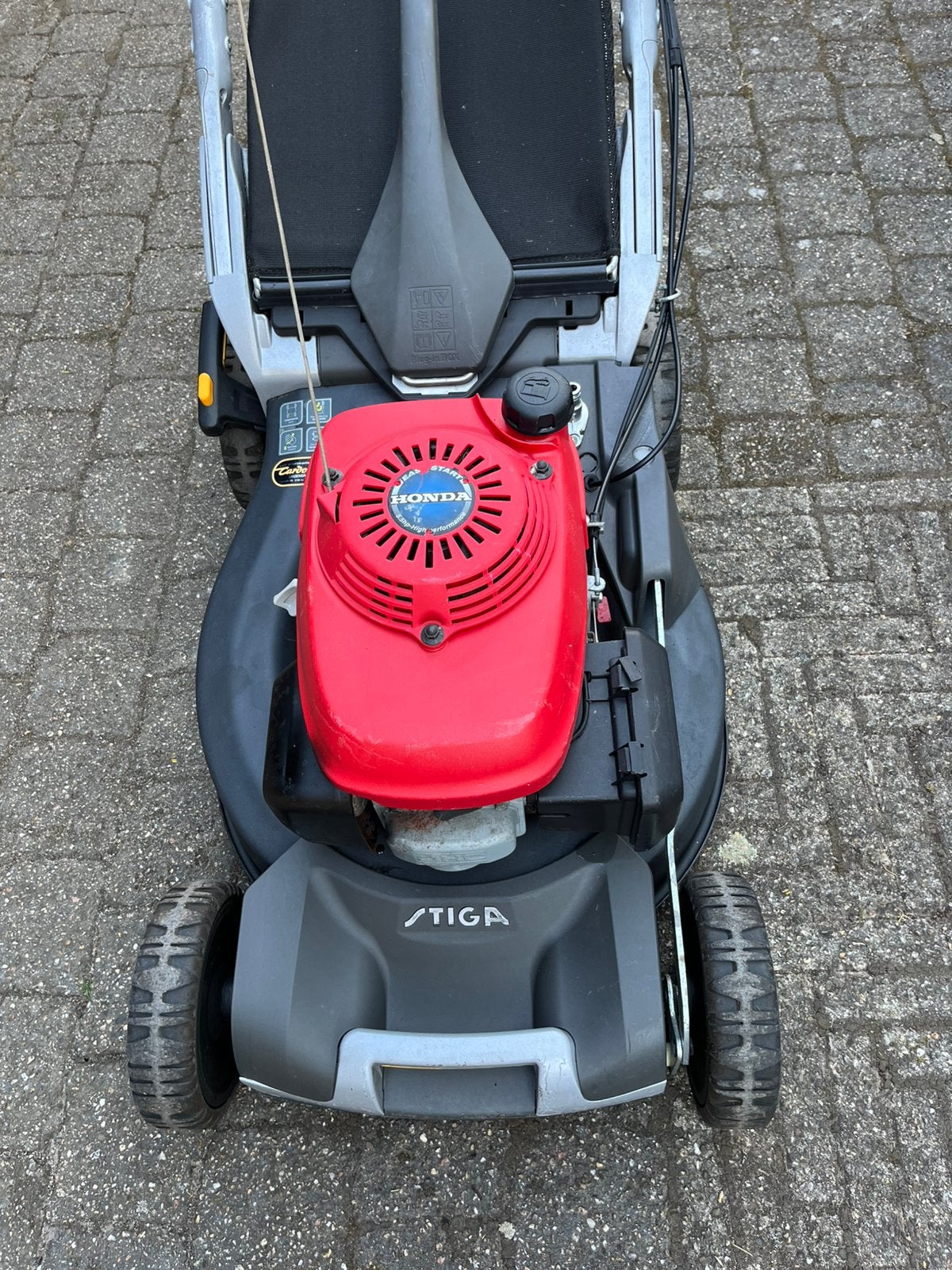 Stiga met Honda motor nieuwstaat., Tuin en Terras, Grasmaaiers, Ophalen, Cirkelmaaier, Zo goed als nieuw, Benzine-grasmaaier
