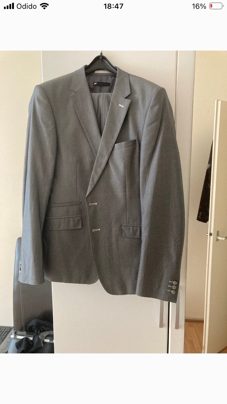 Grijze herenpak 2 delig maat 54 nieuw, Kleding | Heren, Ophalen of Verzenden, Zo goed als nieuw, Maat 52/54 (L), Grijs