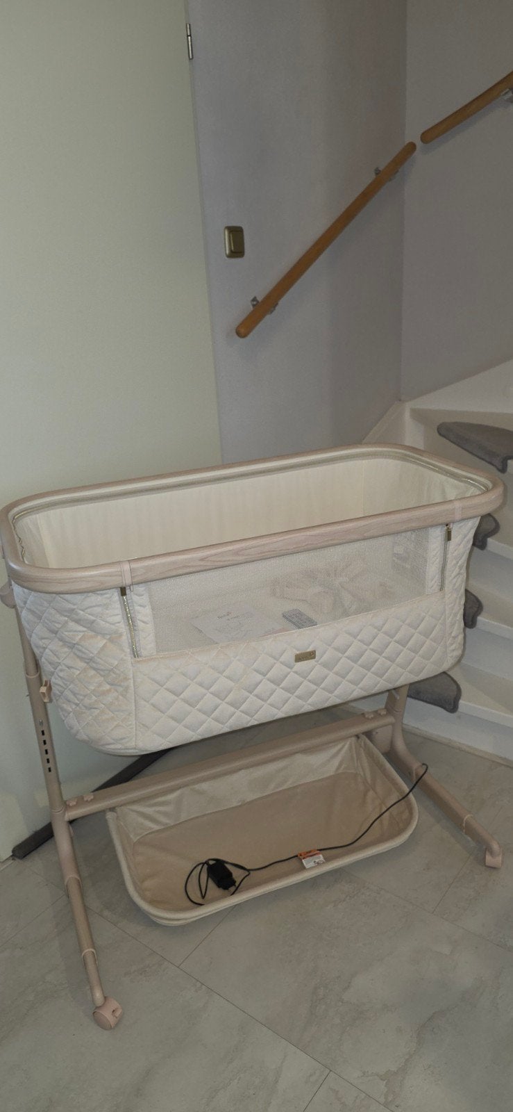 Qute Q-Wiggle Co-Sleeper met Swing&Muziek, Kinderen en Baby's, Ophalen, Zo goed als nieuw, Wieg