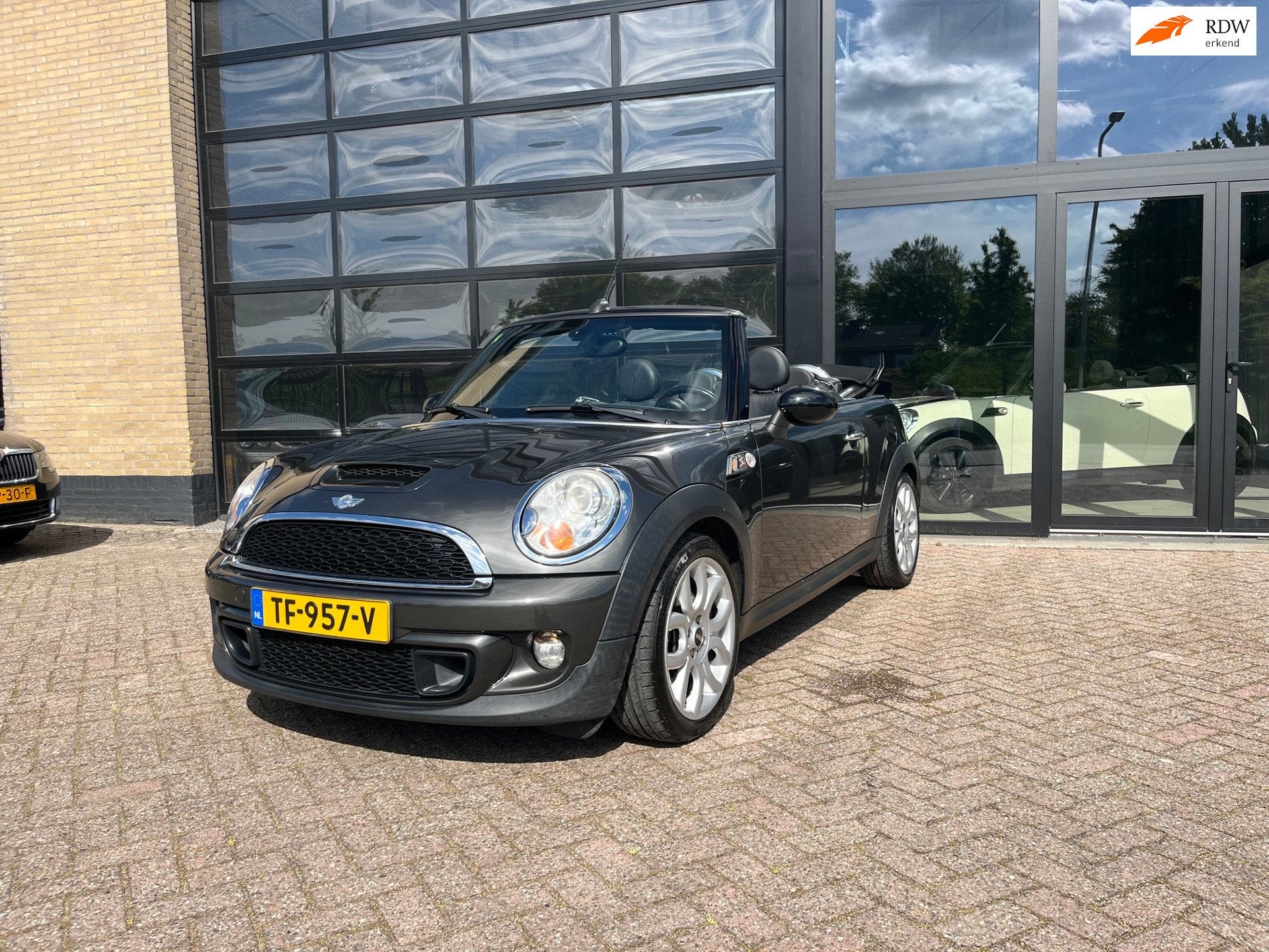 Mini Mini Cabrio 1.6 Cooper S Chili, Leer, Navi , 184 pk !, Auto's, Voorwielaandrijving, Euro 5, Gebruikt, Zwart