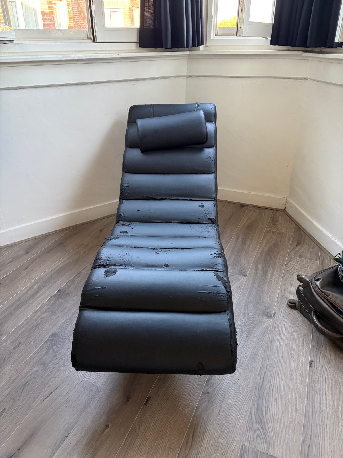 Zwarte chaise longue, Huis en Inrichting, Fauteuils, Ophalen, Gebruikt, 150 cm of meer, Minder dan 50 cm