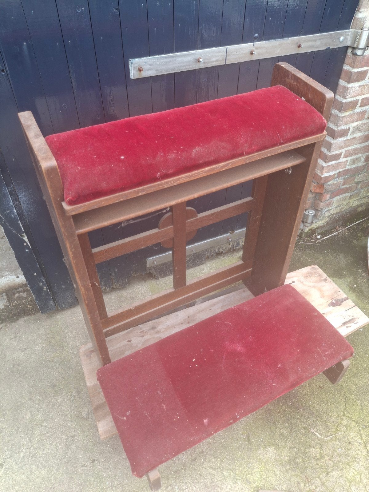 Antieke bidstoel met rood fluwelen kussens, Antiek en Kunst, Ophalen